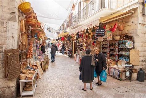 The 29 best shopping streets and areas in Bari 